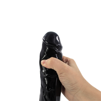 Un pénis géant et naturel avec une forte coupe d'aspiration, un gode pour les mains libres, un pénis avec une tige incurvée et des boules pour le vagin.
