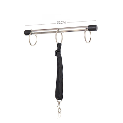 Les barres sont des équipements de bondage.
