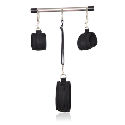 Les barres sont des équipements de bondage.