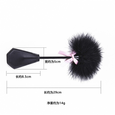 Massage des fesses Stimulateur du sens Entraînement à double usage Plume fourrée Paddle en cuir avec rose Kindky Bowknot Flirter esclavage