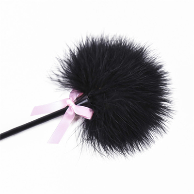 Massage des fesses Stimulateur du sens Entraînement à double usage Plume fourrée Paddle en cuir avec rose Kindky Bowknot Flirter esclavage