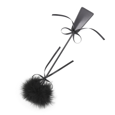 Jeu de sexe en couple Pu cuir flirter plume chatouilleur fouet pagaie sm sexe amour fouetter pagaie